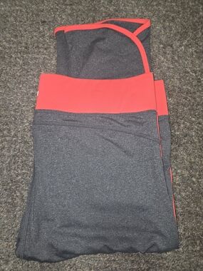 High-Rise Charcoal Gray Capri Leggings with Coral Trim